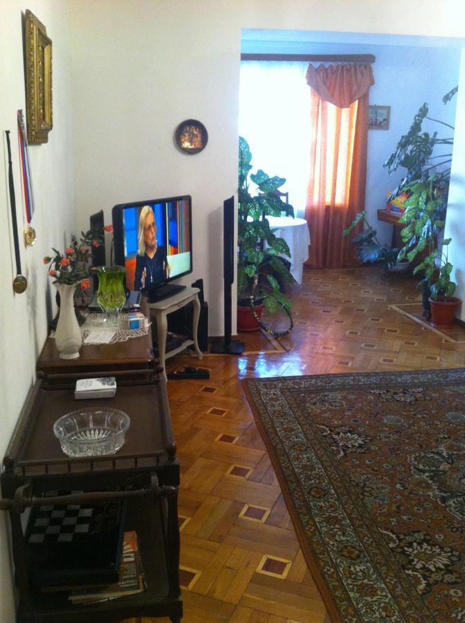 Homestay On Akademika Sakharova Sukhumi Exterior photo